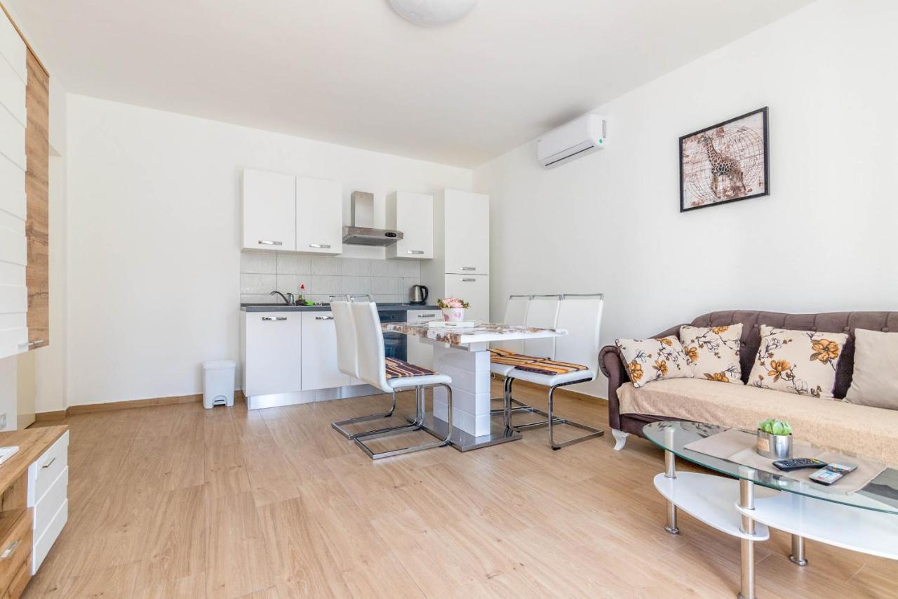 סבטי פיליפ אי ג'קוב Apartment Lea מראה חיצוני תמונה