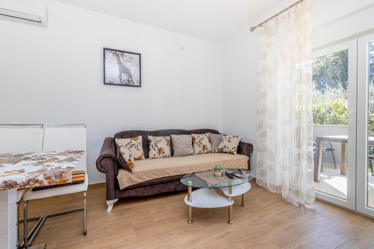 סבטי פיליפ אי ג'קוב Apartment Lea מראה חיצוני תמונה